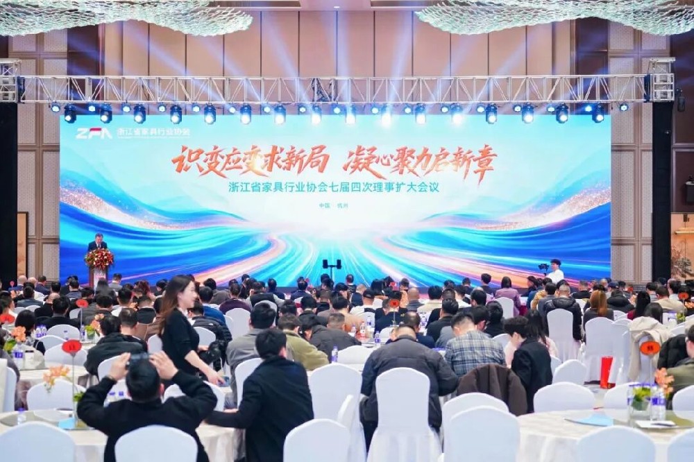 匠心铸就卓越|华体平台_华体（中国）获浙江省家具行业协会“卓越企业”殊荣
